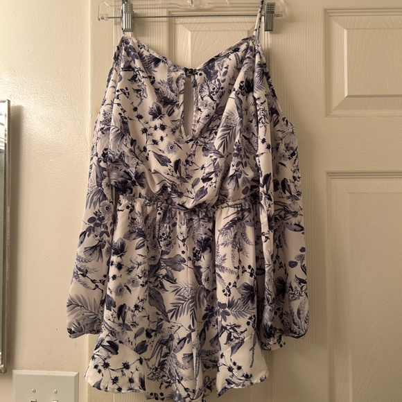 Altar'd State Blue and White Floral Cold Shoulder "Leeia" Romper Size Small - Picture 5 of 8